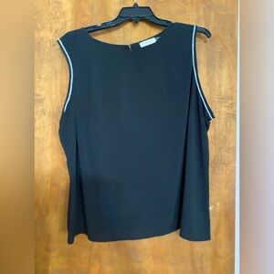 Black women’s tank shirt with chain detail